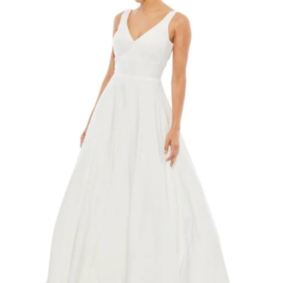 MAC DUGGAL V-NECK CREPE WHITE BALL -GOWN sz 12 - Picture 1 of 5